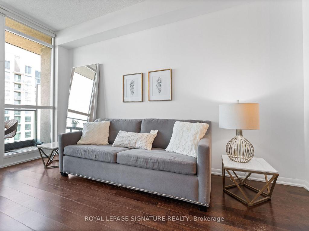 









215


Fort York

Boulevard, 3407,
Toronto,




ON
M5V 4A2


