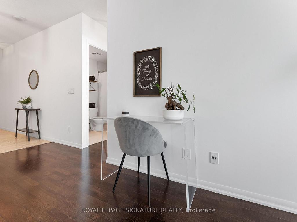 









215


Fort York

Boulevard, 3407,
Toronto,




ON
M5V 4A2

