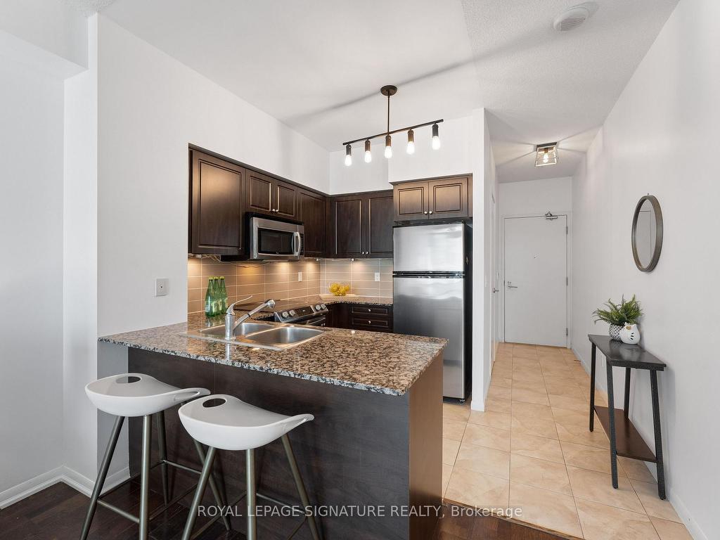 









215


Fort York

Boulevard, 3407,
Toronto,




ON
M5V 4A2

