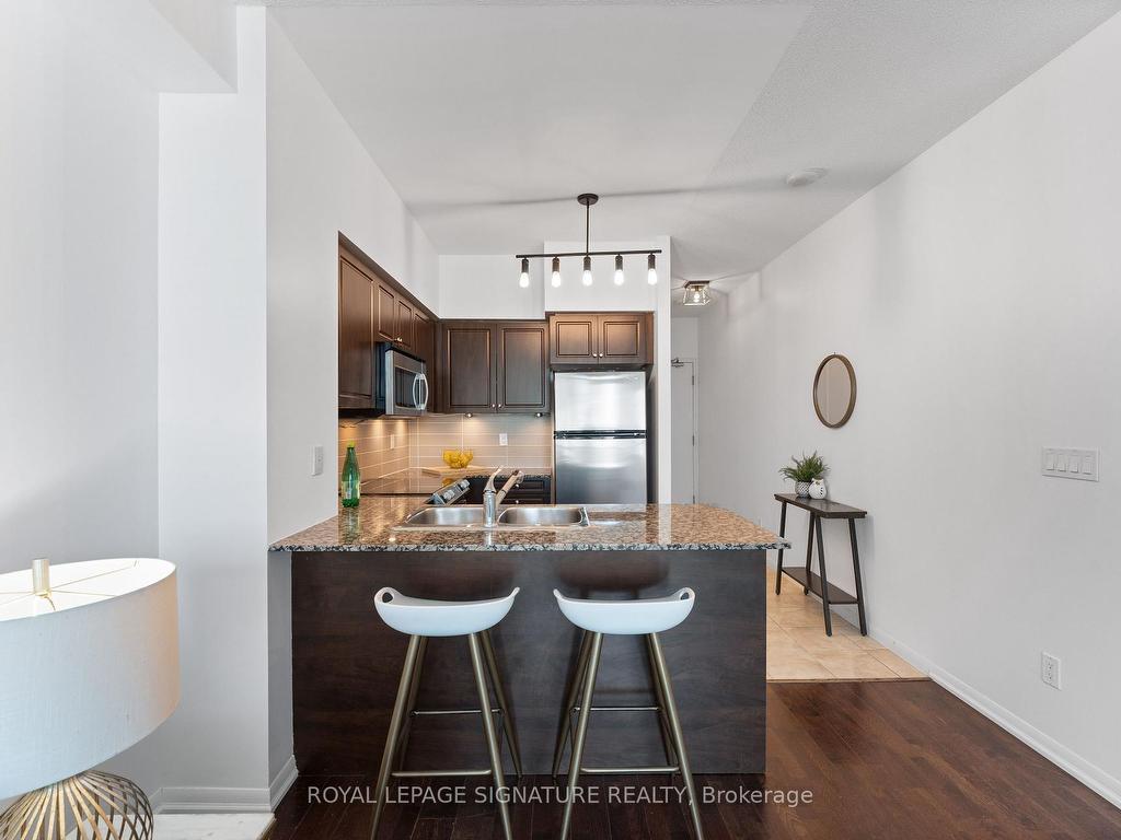 









215


Fort York

Boulevard, 3407,
Toronto,




ON
M5V 4A2


