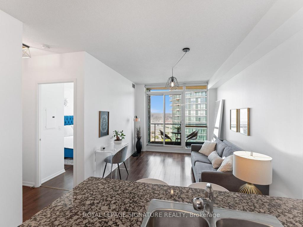 









215


Fort York

Boulevard, 3407,
Toronto,




ON
M5V 4A2

