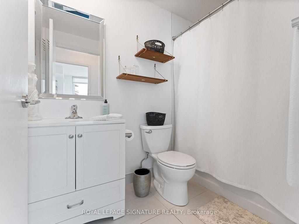 









215


Fort York

Boulevard, 3407,
Toronto,




ON
M5V 4A2

