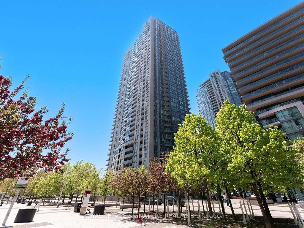 









215


Fort York

Boulevard, 3407,
Toronto,




ON
M5V 4A2

