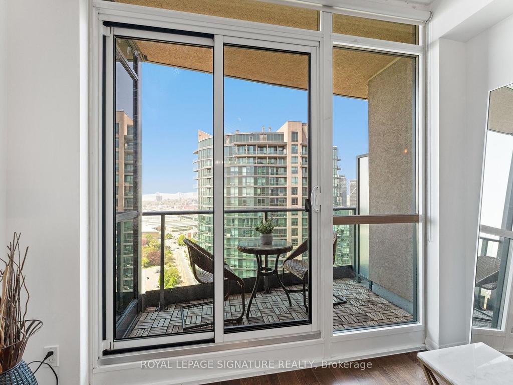 









215


Fort York

Boulevard, 3407,
Toronto,




ON
M5V 4A2

