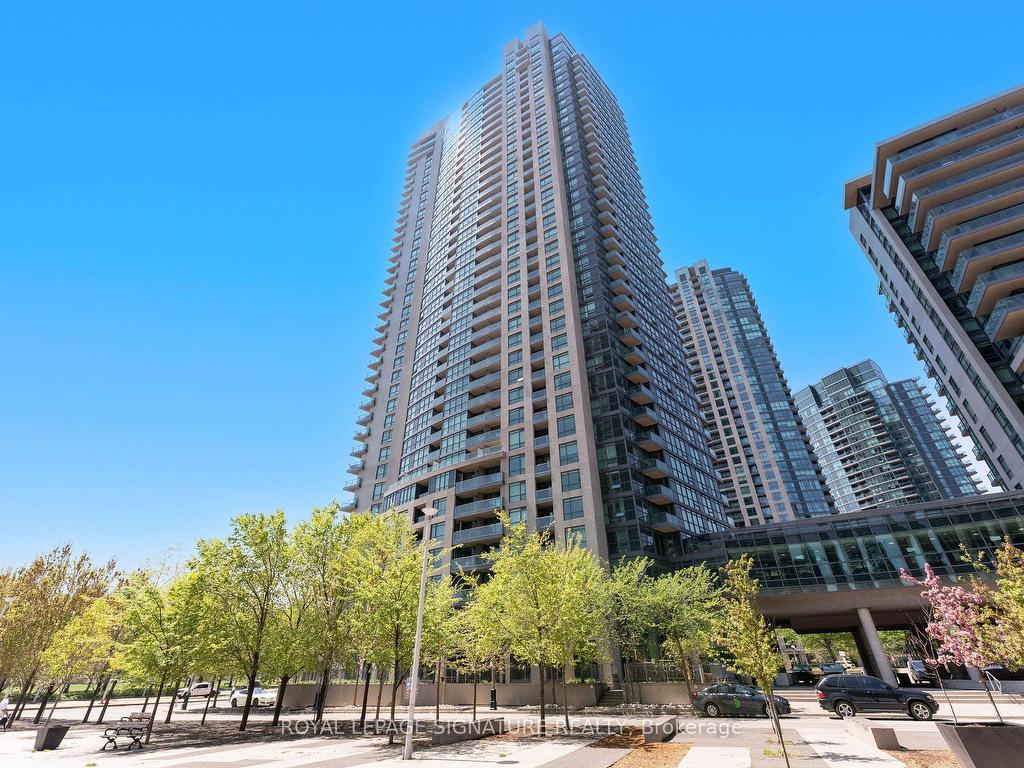 









215


Fort York

Boulevard, 3407,
Toronto,




ON
M5V 4A2

