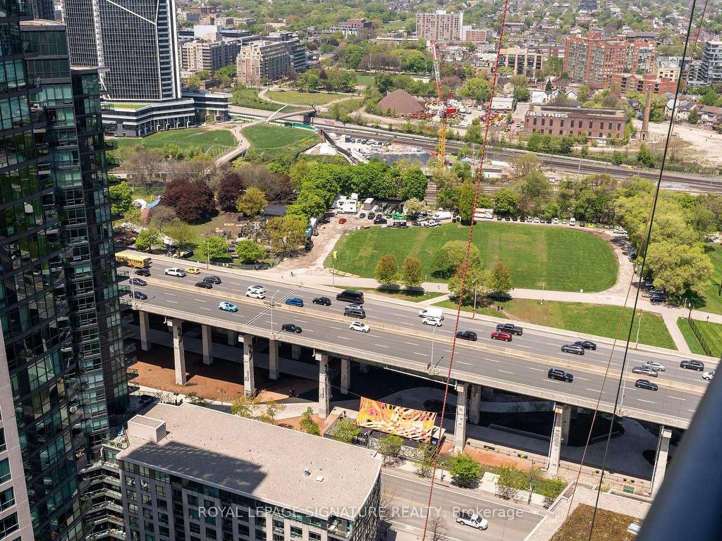 









215


Fort York

Boulevard, 3407,
Toronto,




ON
M5V 4A2


