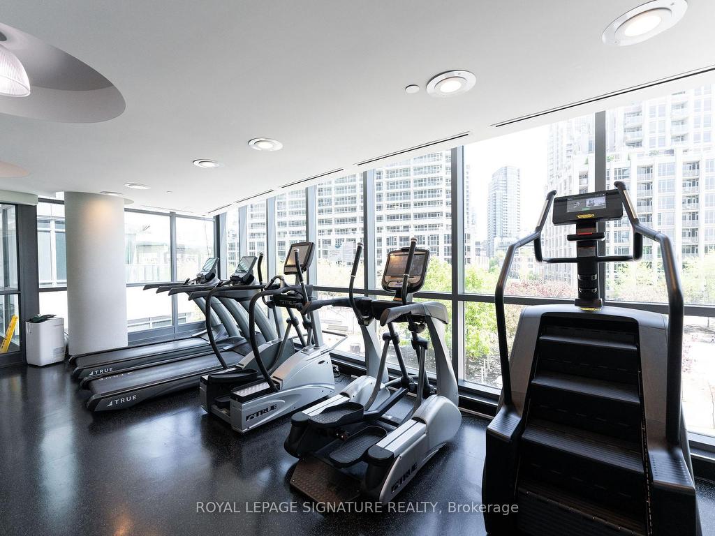 









215


Fort York

Boulevard, 3407,
Toronto,




ON
M5V 4A2

