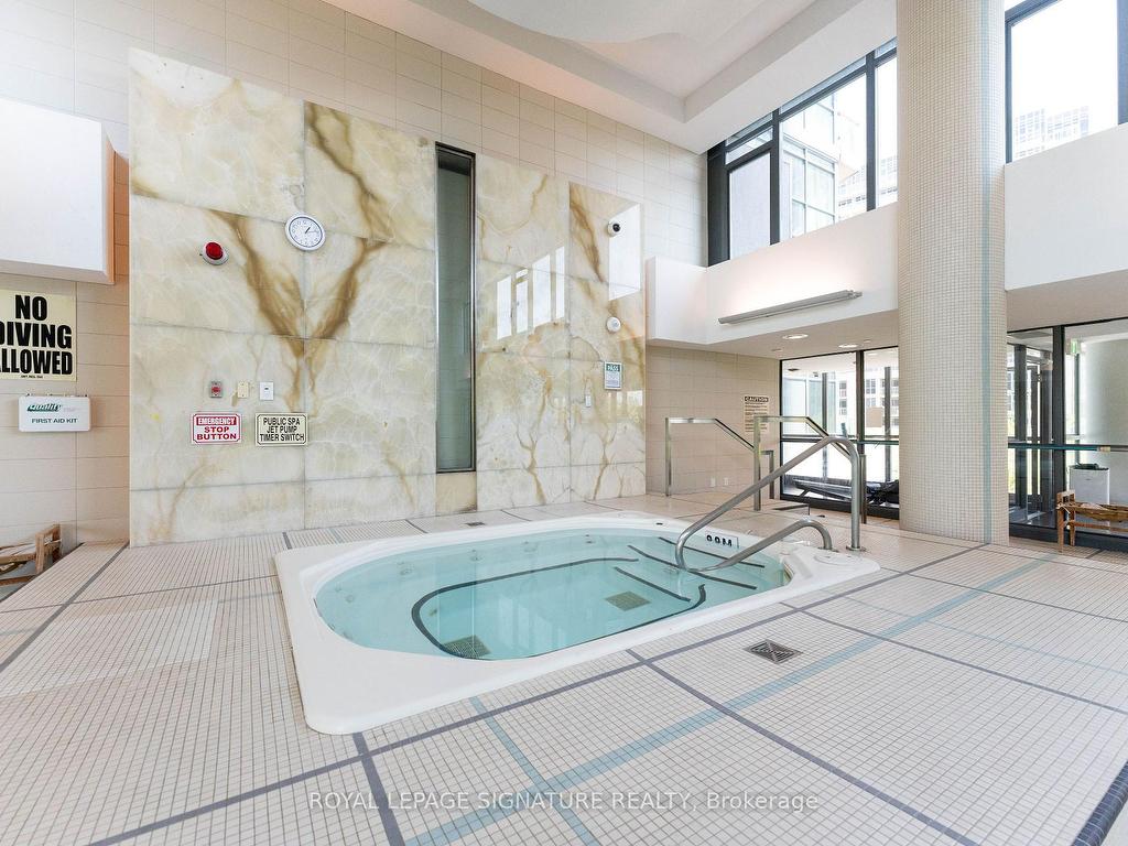 









215


Fort York

Boulevard, 3407,
Toronto,




ON
M5V 4A2

