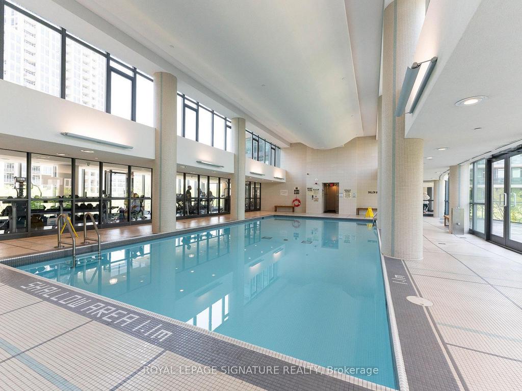 









215


Fort York

Boulevard, 3407,
Toronto,




ON
M5V 4A2

