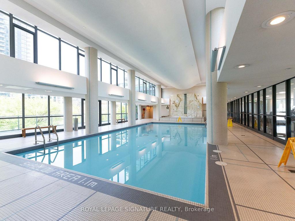 









215


Fort York

Boulevard, 3407,
Toronto,




ON
M5V 4A2

