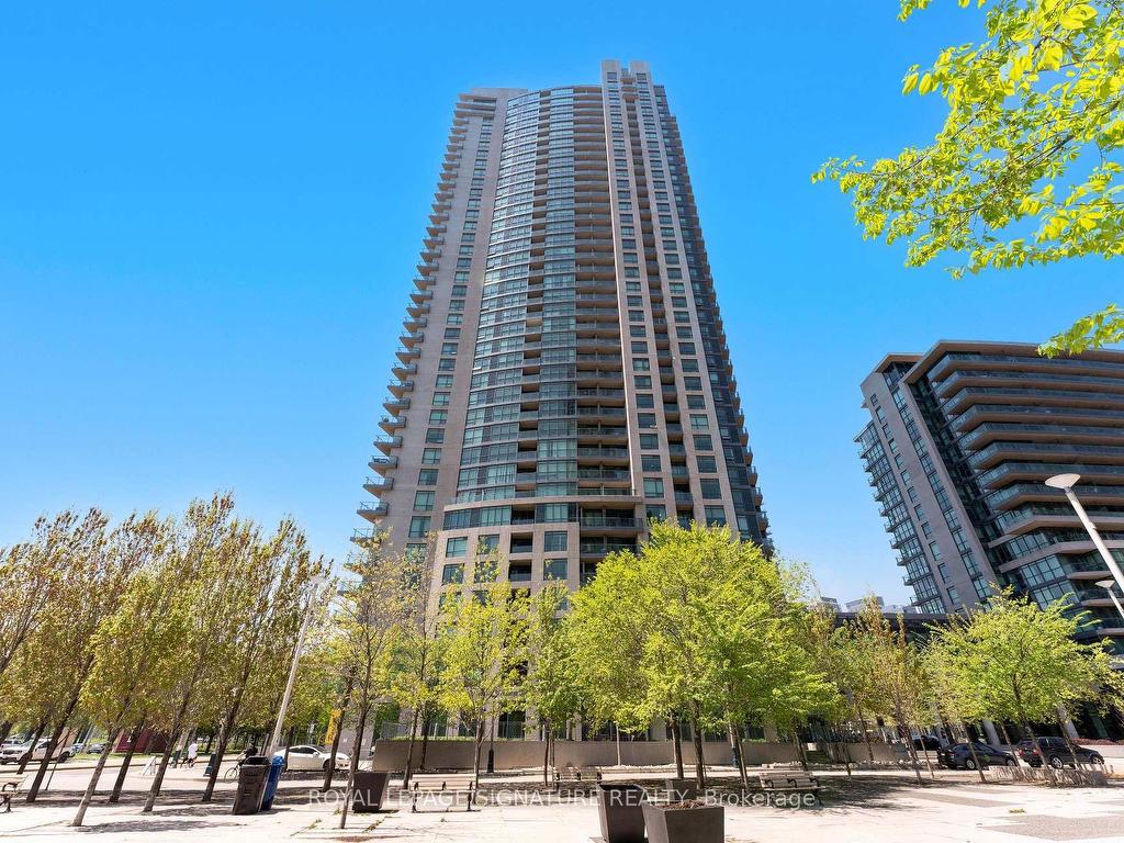









215


Fort York

Boulevard, 3407,
Toronto,




ON
M5V 4A2


