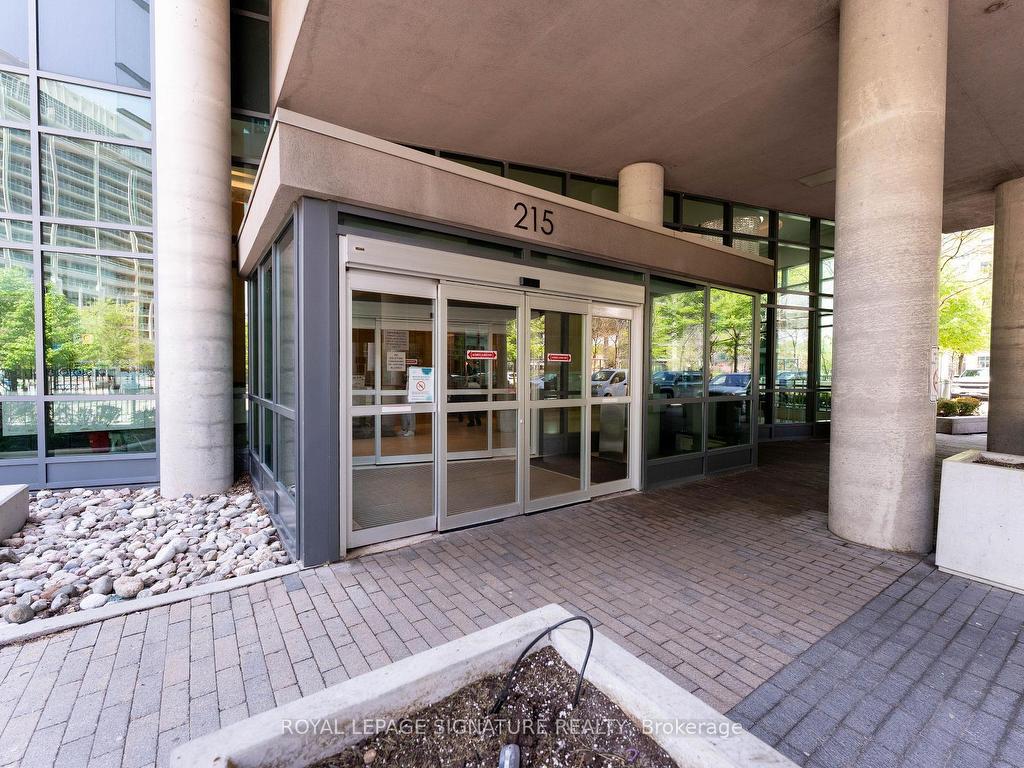 









215


Fort York

Boulevard, 3407,
Toronto,




ON
M5V 4A2

