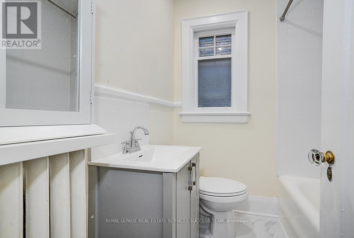 












MAIN - 20 CHESTER HILL ROAD

,
Toronto,




Ontario
M4K1X3

