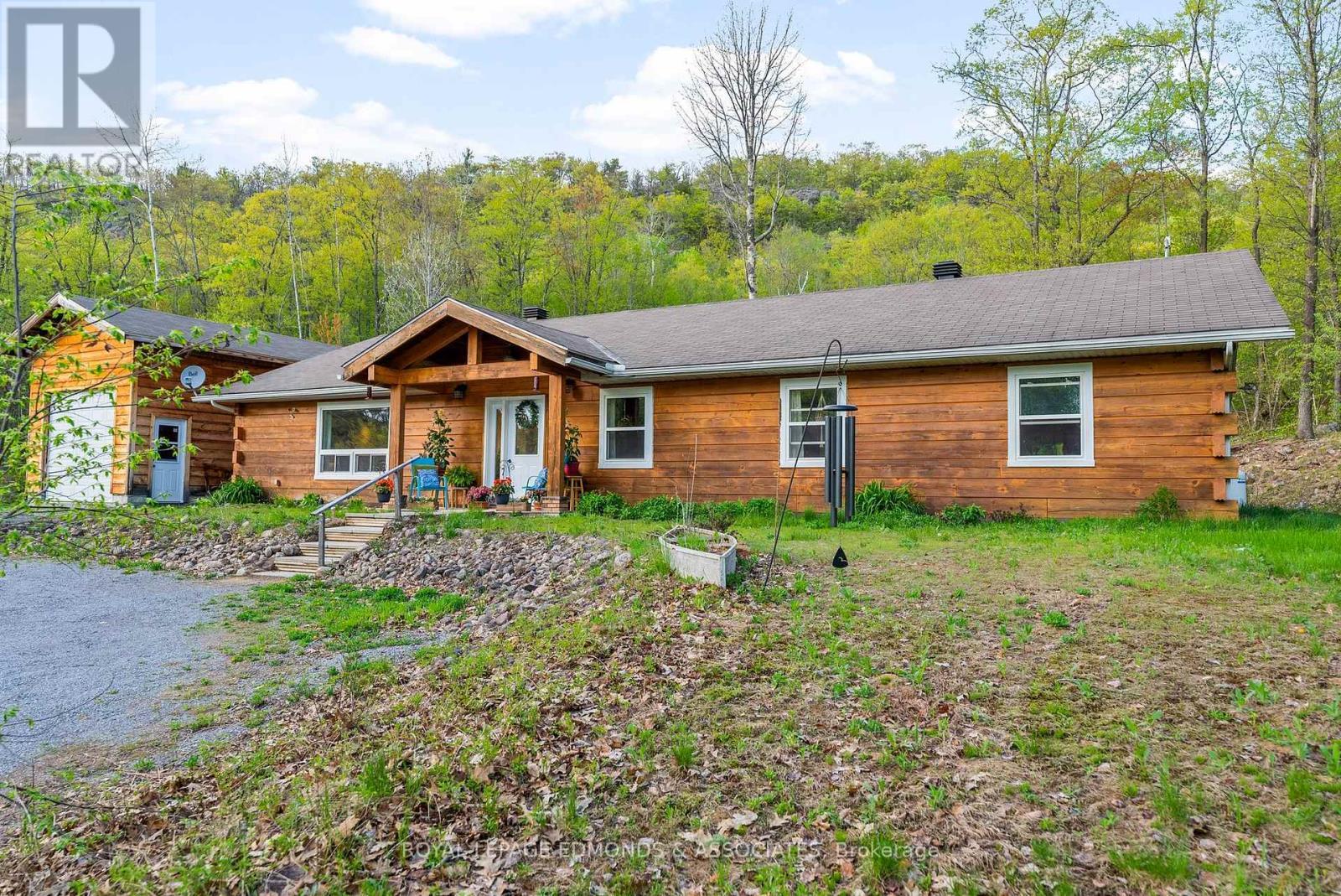 












864 TRAMORE ROAD

,
North Algona Wilberforce,




Ontario
K0J1X0

