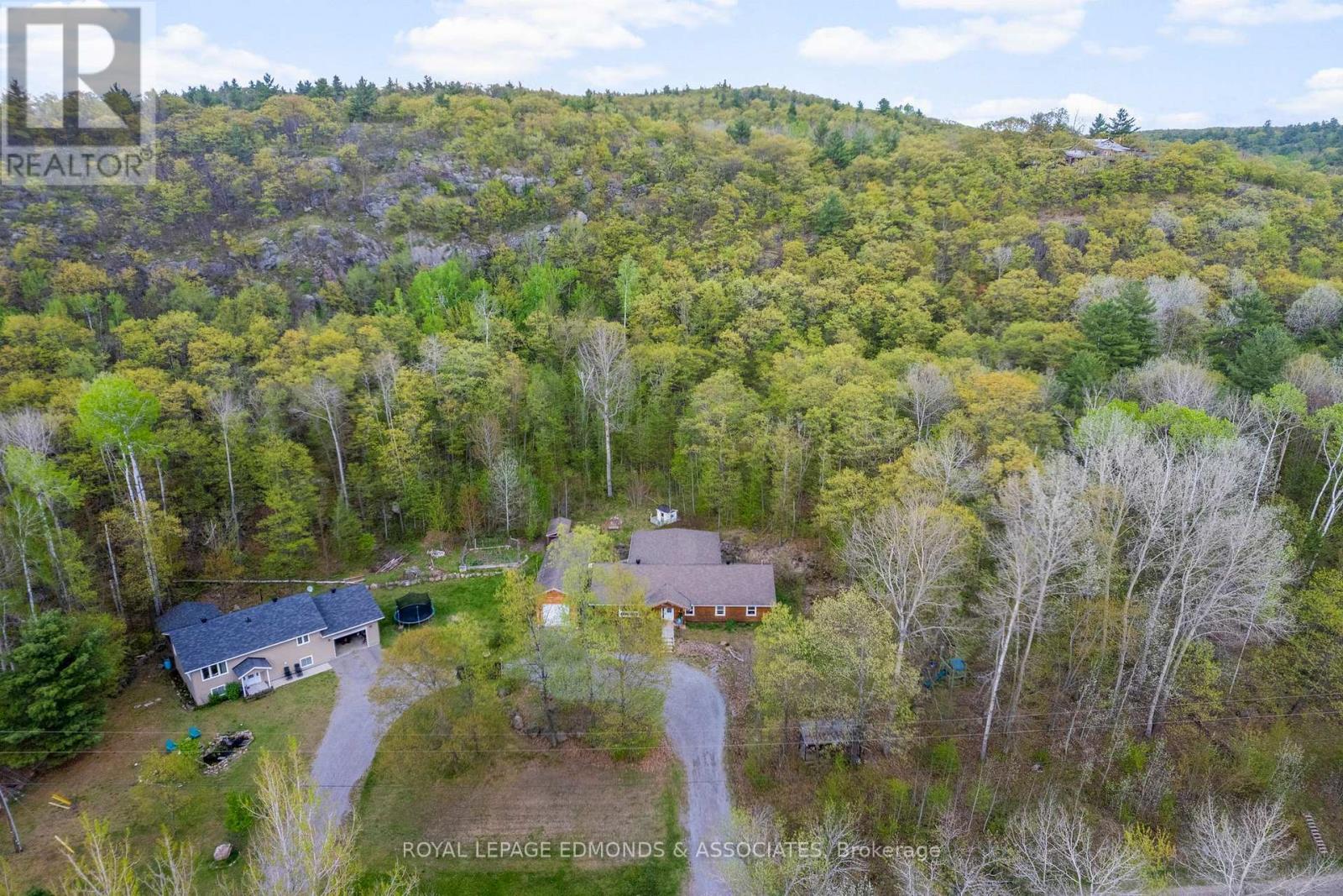 












864 TRAMORE ROAD

,
North Algona Wilberforce,




Ontario
K0J1X0

