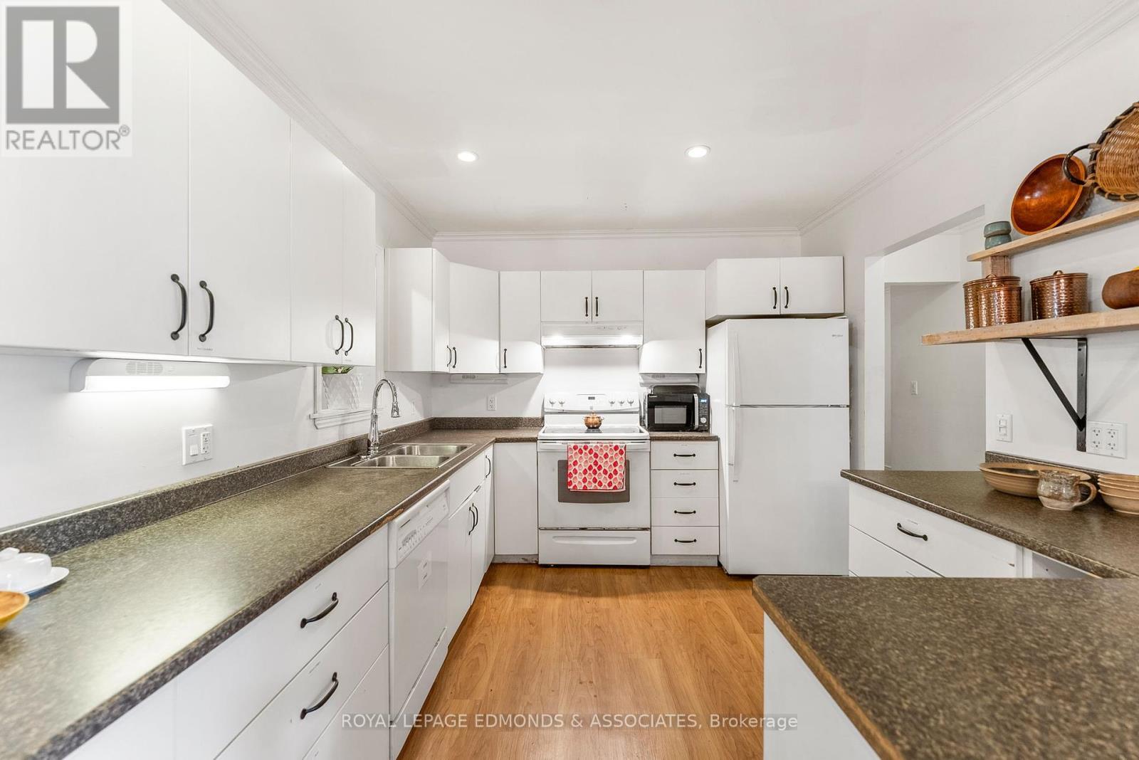 












864 TRAMORE ROAD

,
North Algona Wilberforce,




Ontario
K0J1X0

