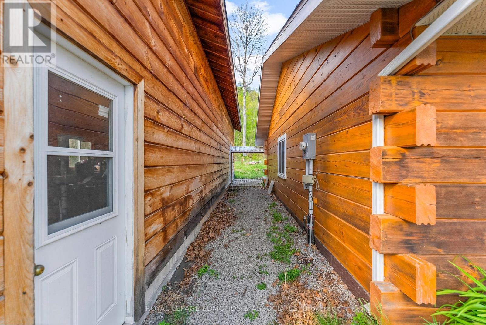 












864 TRAMORE ROAD

,
North Algona Wilberforce,




Ontario
K0J1X0

