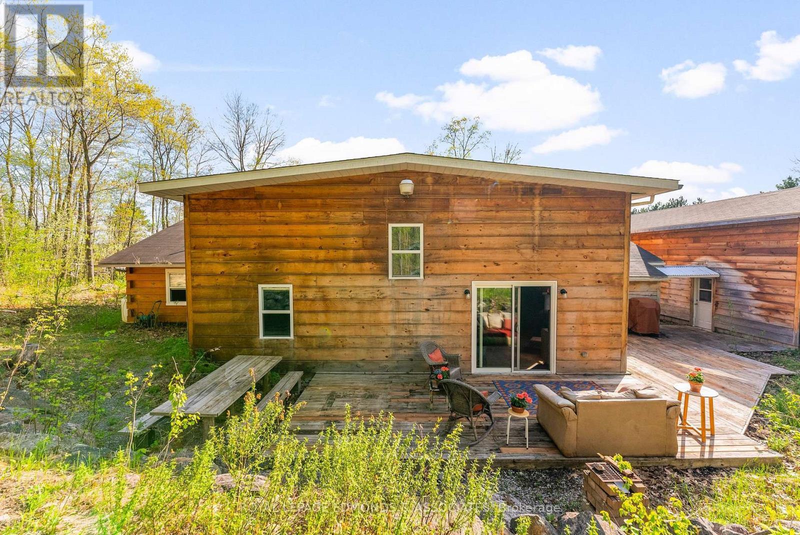 












864 TRAMORE ROAD

,
North Algona Wilberforce,




Ontario
K0J1X0

