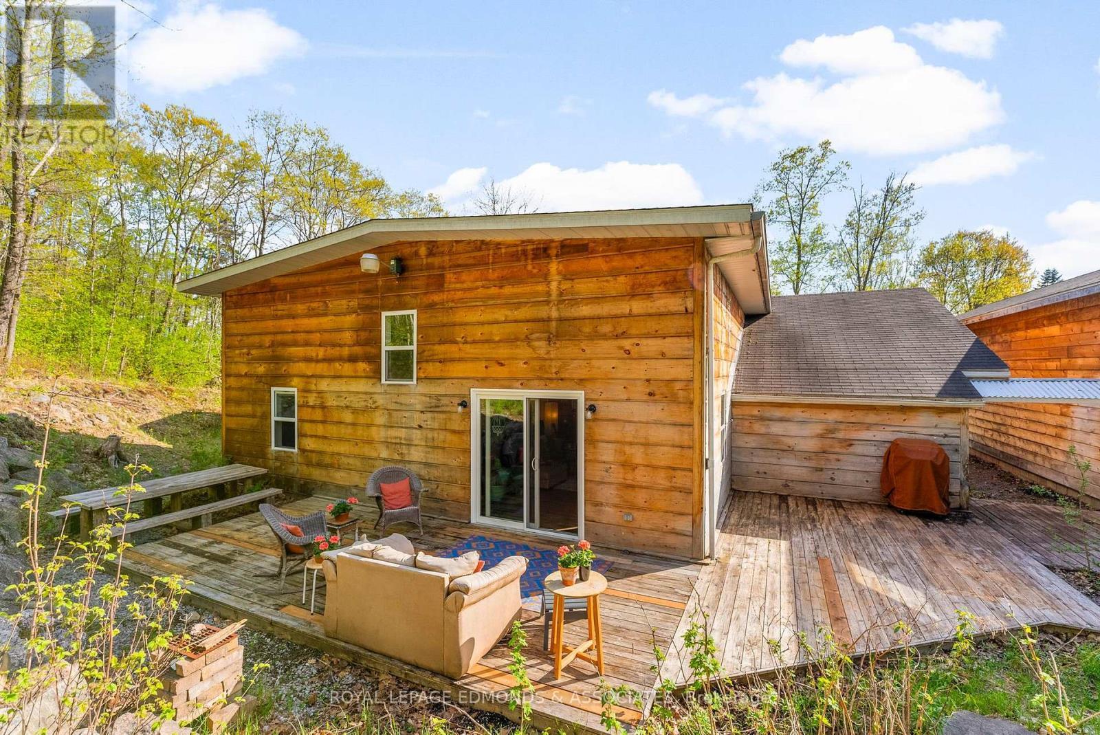 












864 TRAMORE ROAD

,
North Algona Wilberforce,




Ontario
K0J1X0

