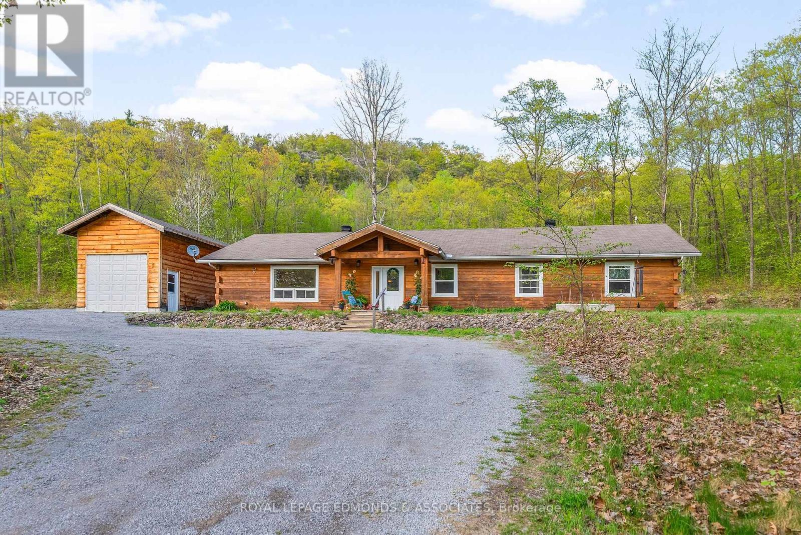 












864 TRAMORE ROAD

,
North Algona Wilberforce,




Ontario
K0J1X0

