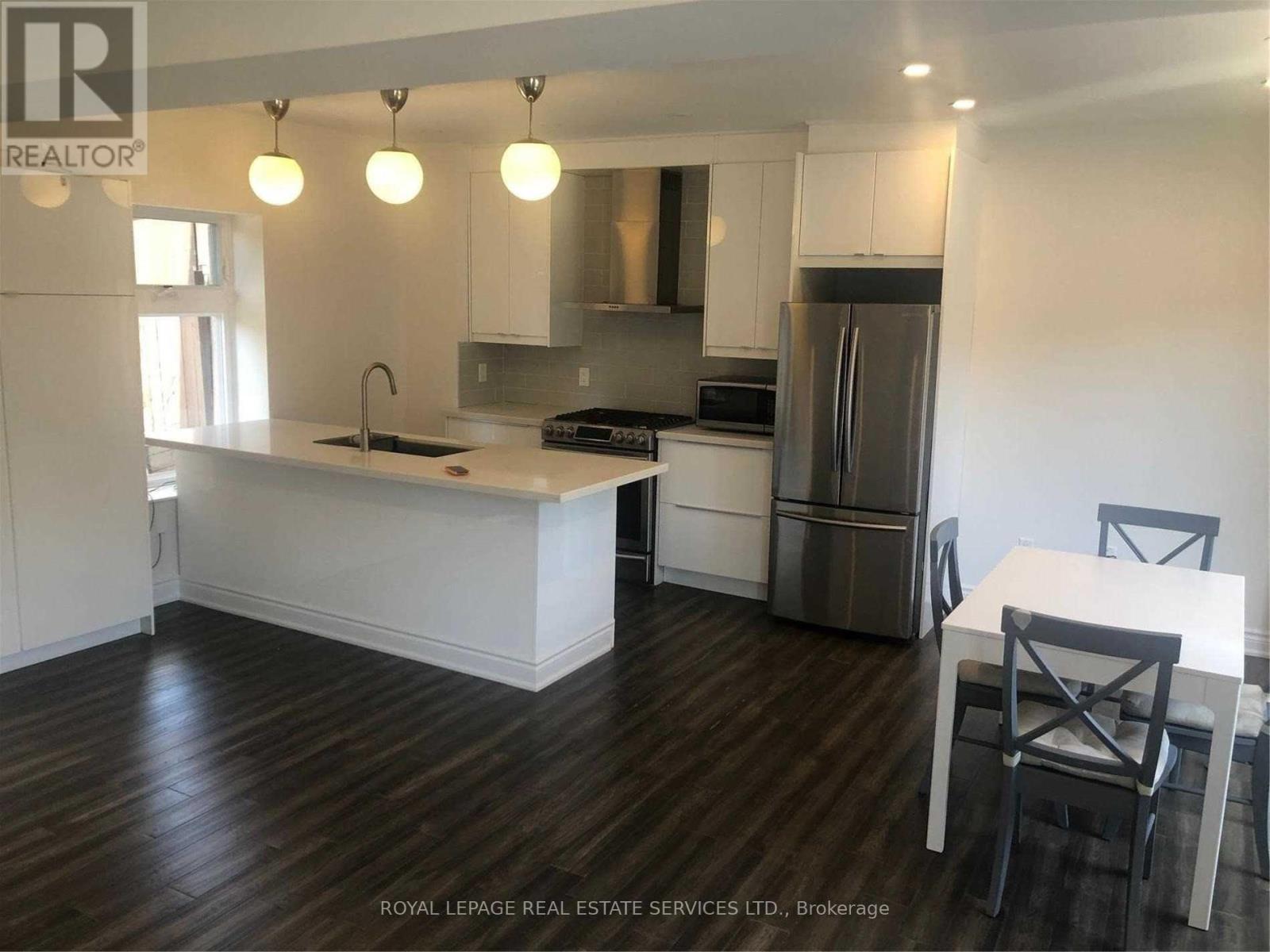 












250 BOON AVENUE

,
Toronto,




Ontario
M6E3Z8

