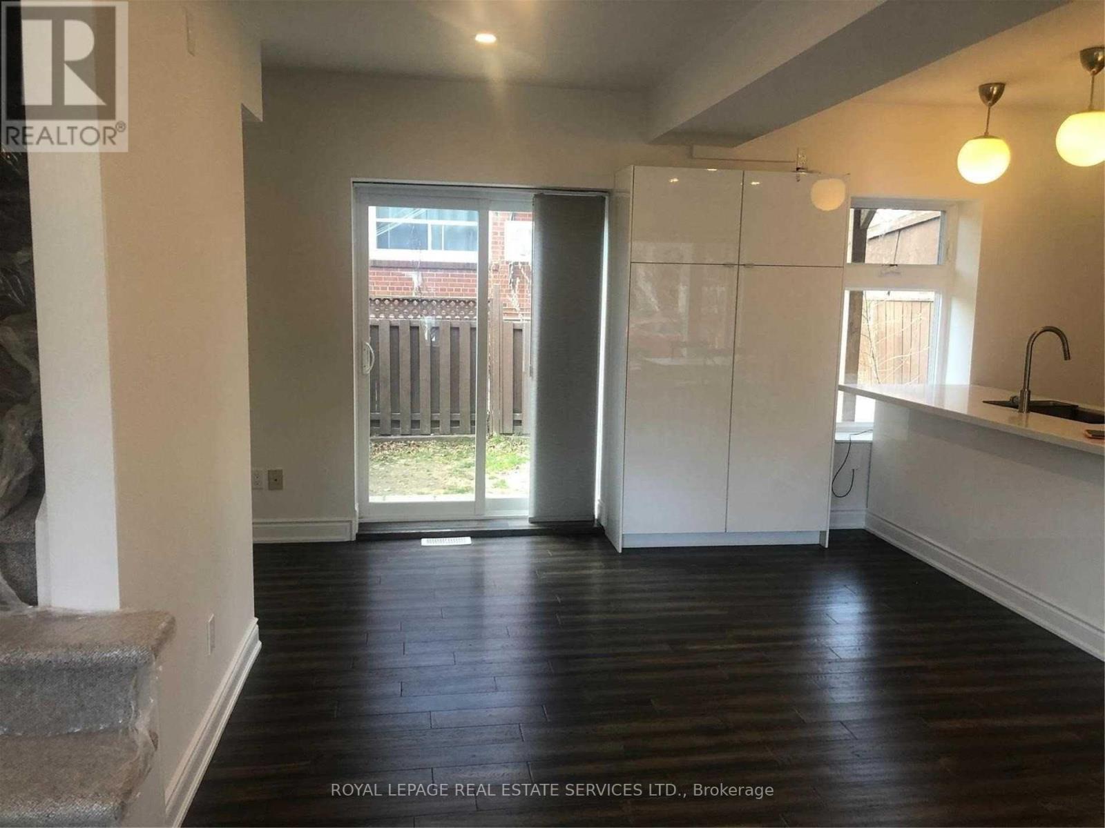 












250 BOON AVENUE

,
Toronto,




Ontario
M6E3Z8

