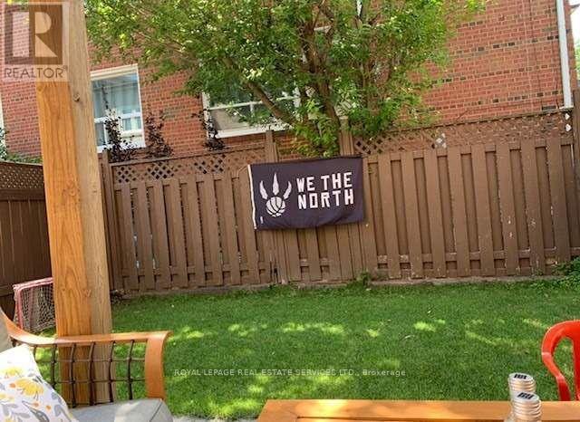 












250 BOON AVENUE

,
Toronto,




Ontario
M6E3Z8

