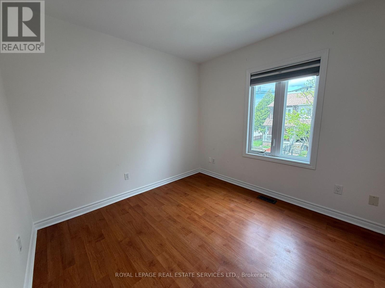












250 BOON AVENUE

,
Toronto,




Ontario
M6E3Z8

