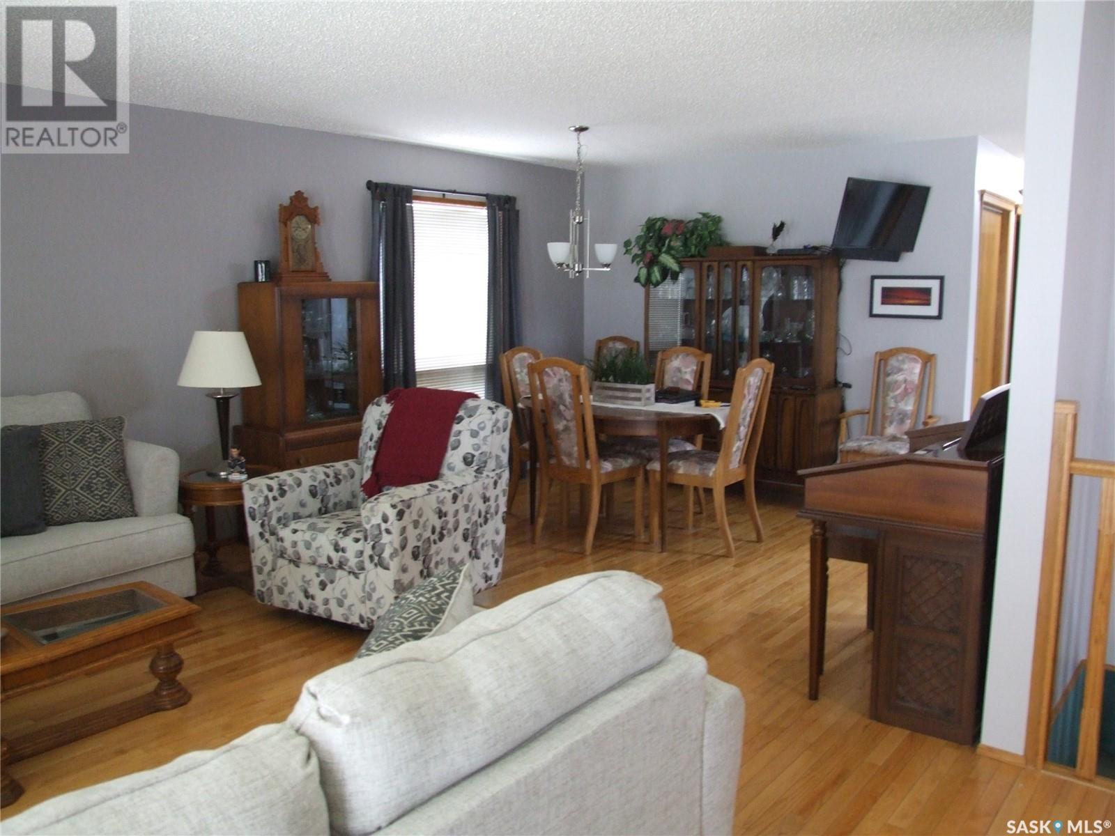 












108 Freeman STREET

,
Richmound,




Saskatchewan
S0N2E0

