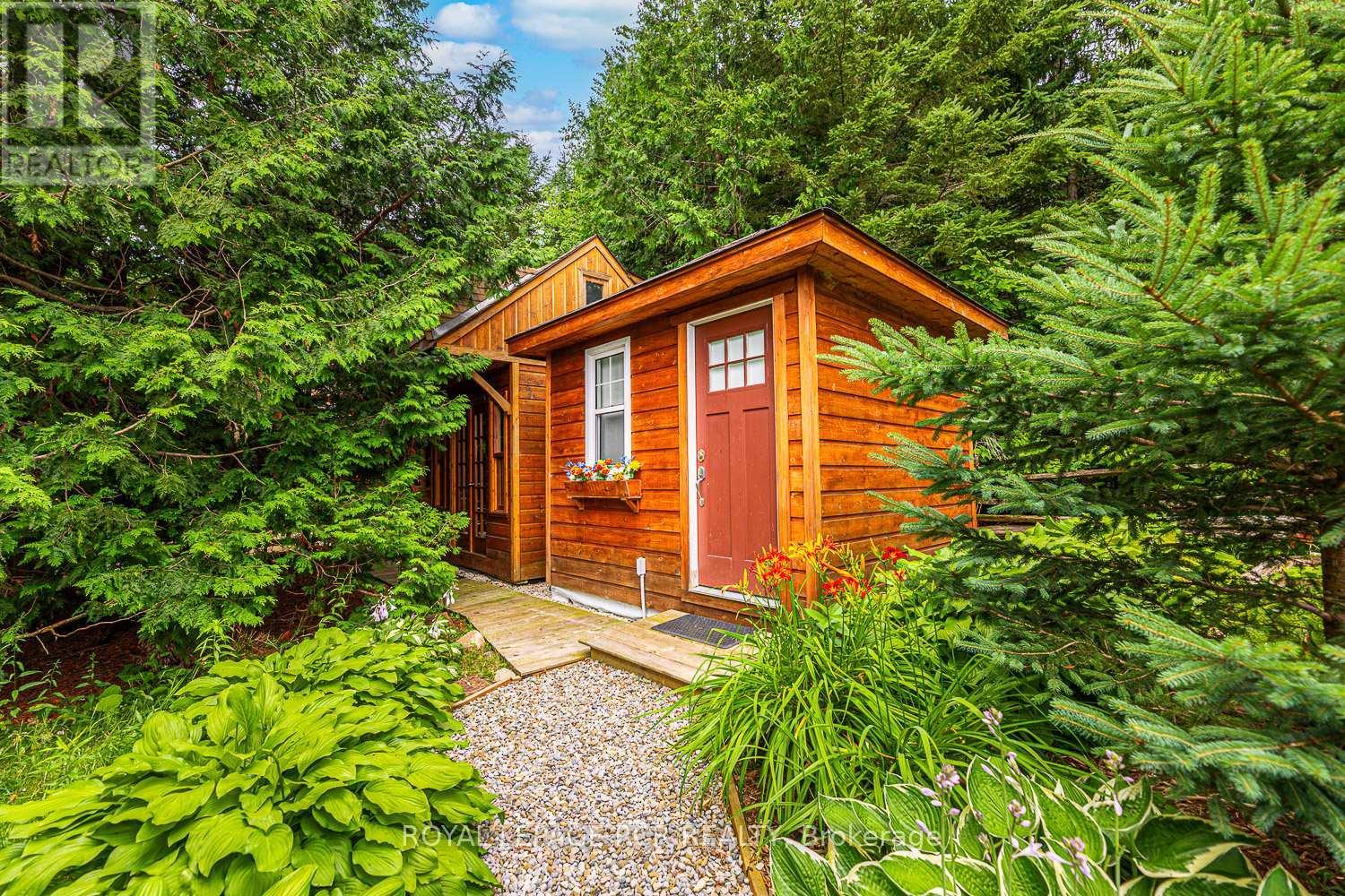 












7826 5TH SIDE ROAD

,
Adjala-Tosorontio,




Ontario
L0N1P0

