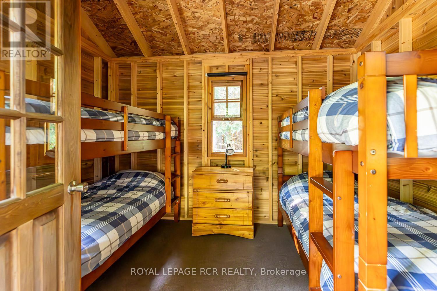 












7826 5TH SIDE ROAD

,
Adjala-Tosorontio,




Ontario
L0N1P0

