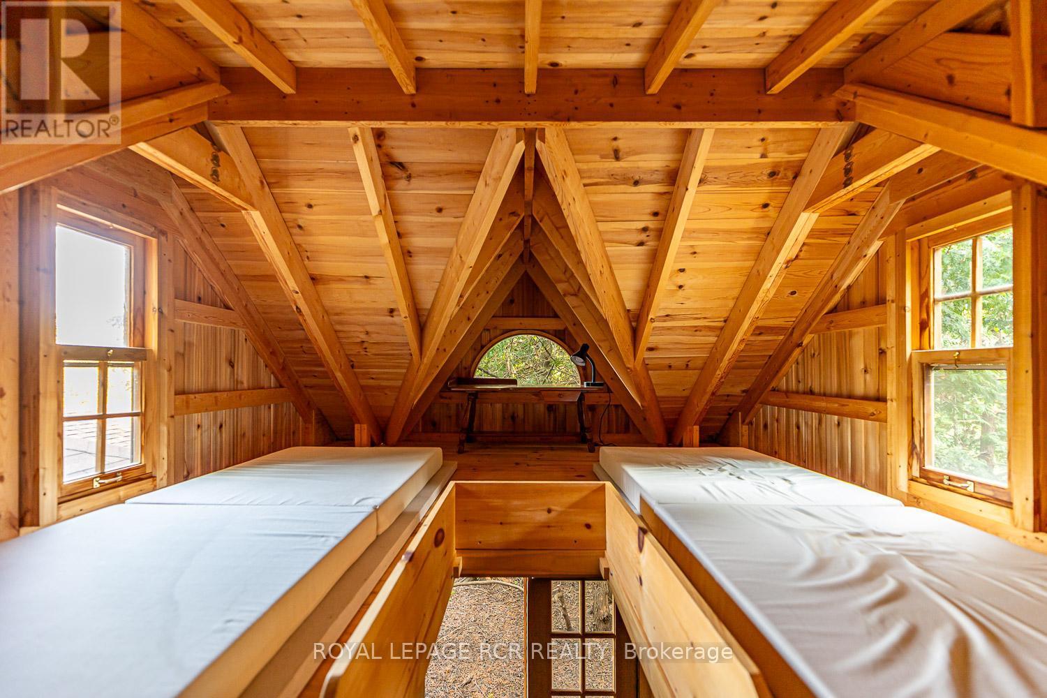 












7826 5TH SIDE ROAD

,
Adjala-Tosorontio,




Ontario
L0N1P0

