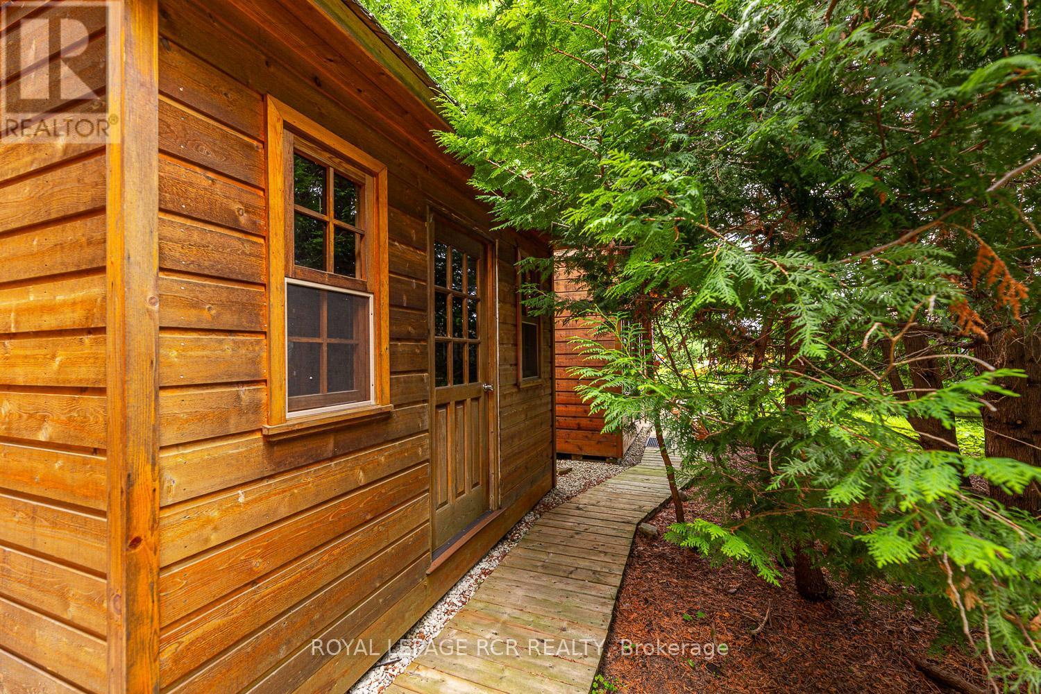 












7826 5TH SIDE ROAD

,
Adjala-Tosorontio,




Ontario
L0N1P0


