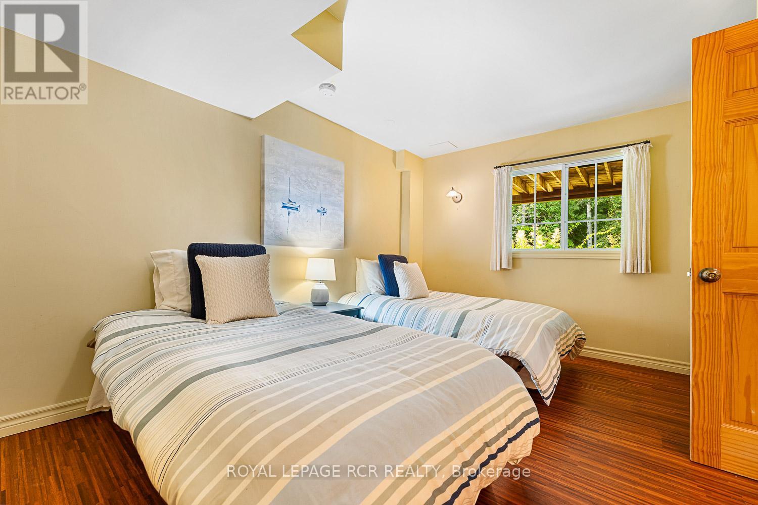 












7826 5TH SIDE ROAD

,
Adjala-Tosorontio,




Ontario
L0N1P0


