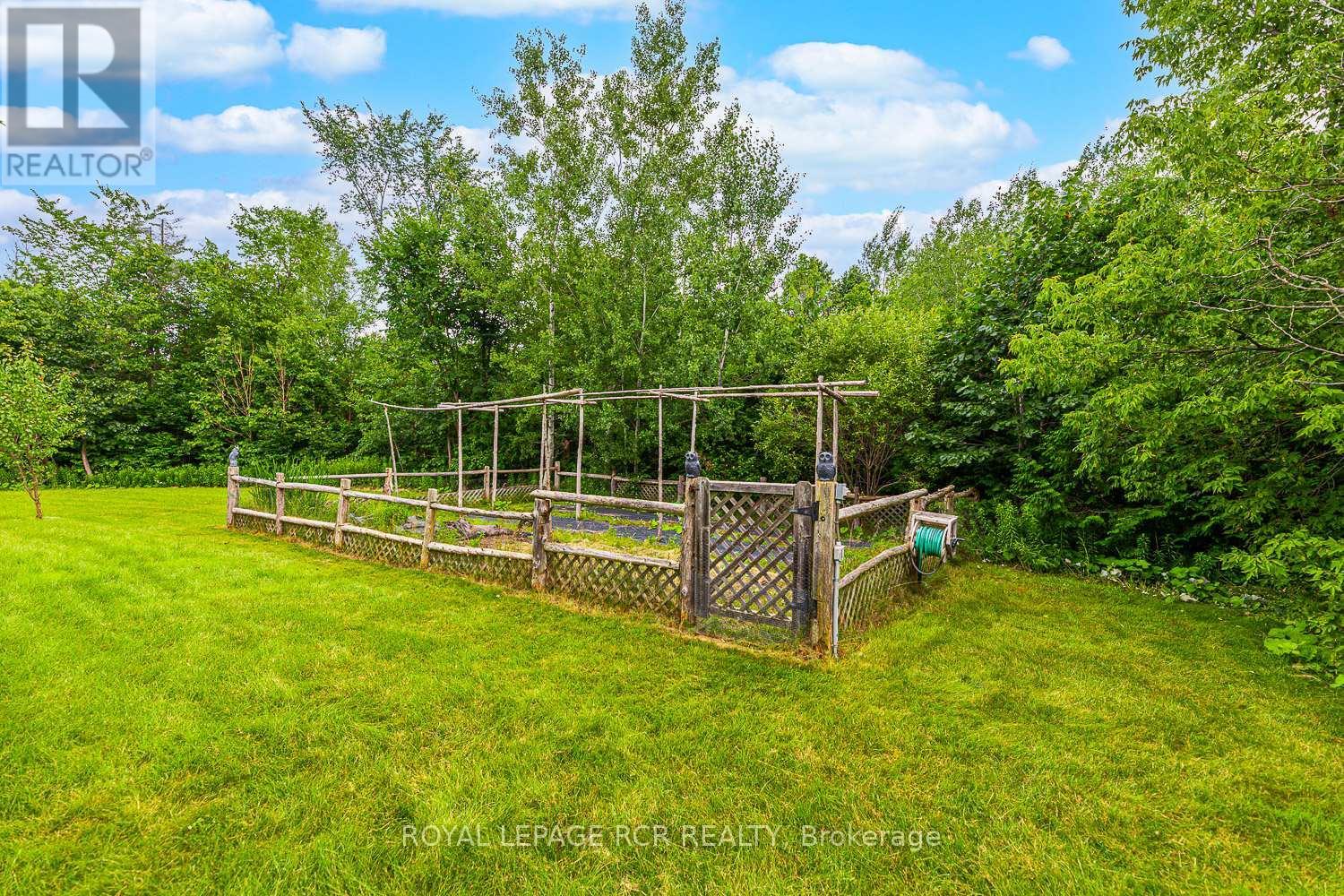 












7826 5TH SIDE ROAD

,
Adjala-Tosorontio,




Ontario
L0N1P0


