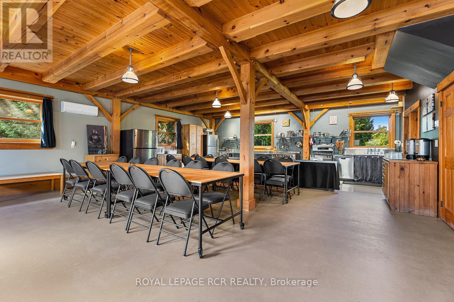












7826 5TH SIDE ROAD

,
Adjala-Tosorontio,




Ontario
L0N1P0

