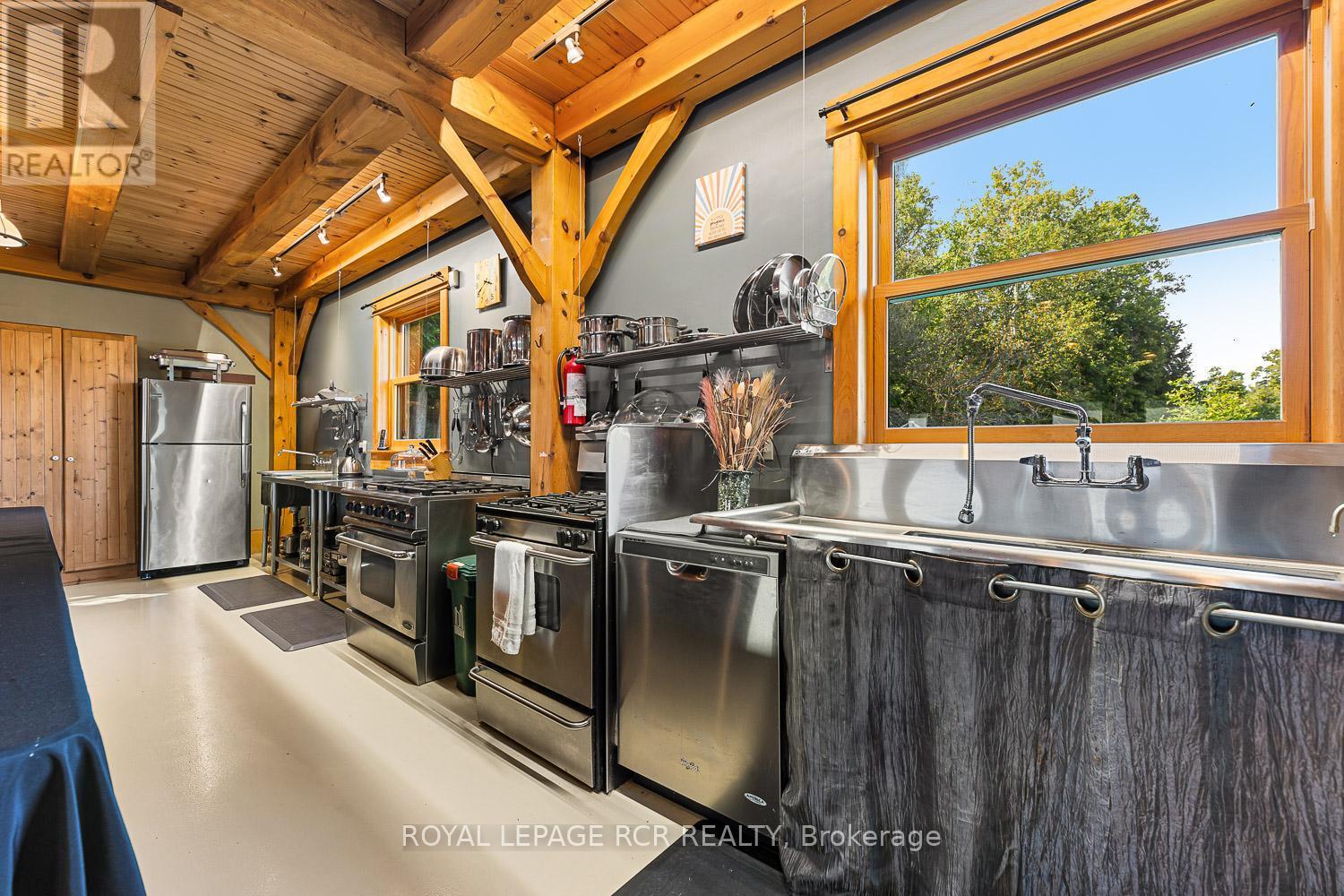 












7826 5TH SIDE ROAD

,
Adjala-Tosorontio,




Ontario
L0N1P0

