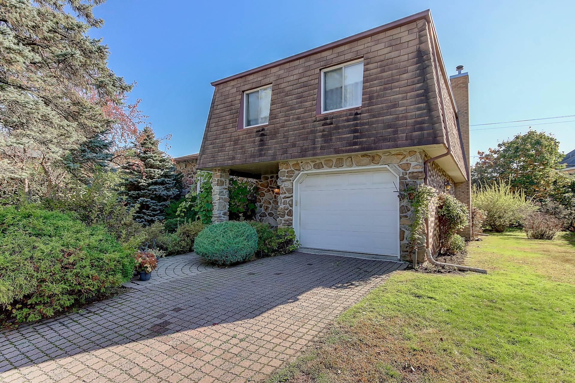 









84


Grand Boulevard O.

,
Saint-Bruno-de-Montarville,




QC
J3V4P8

