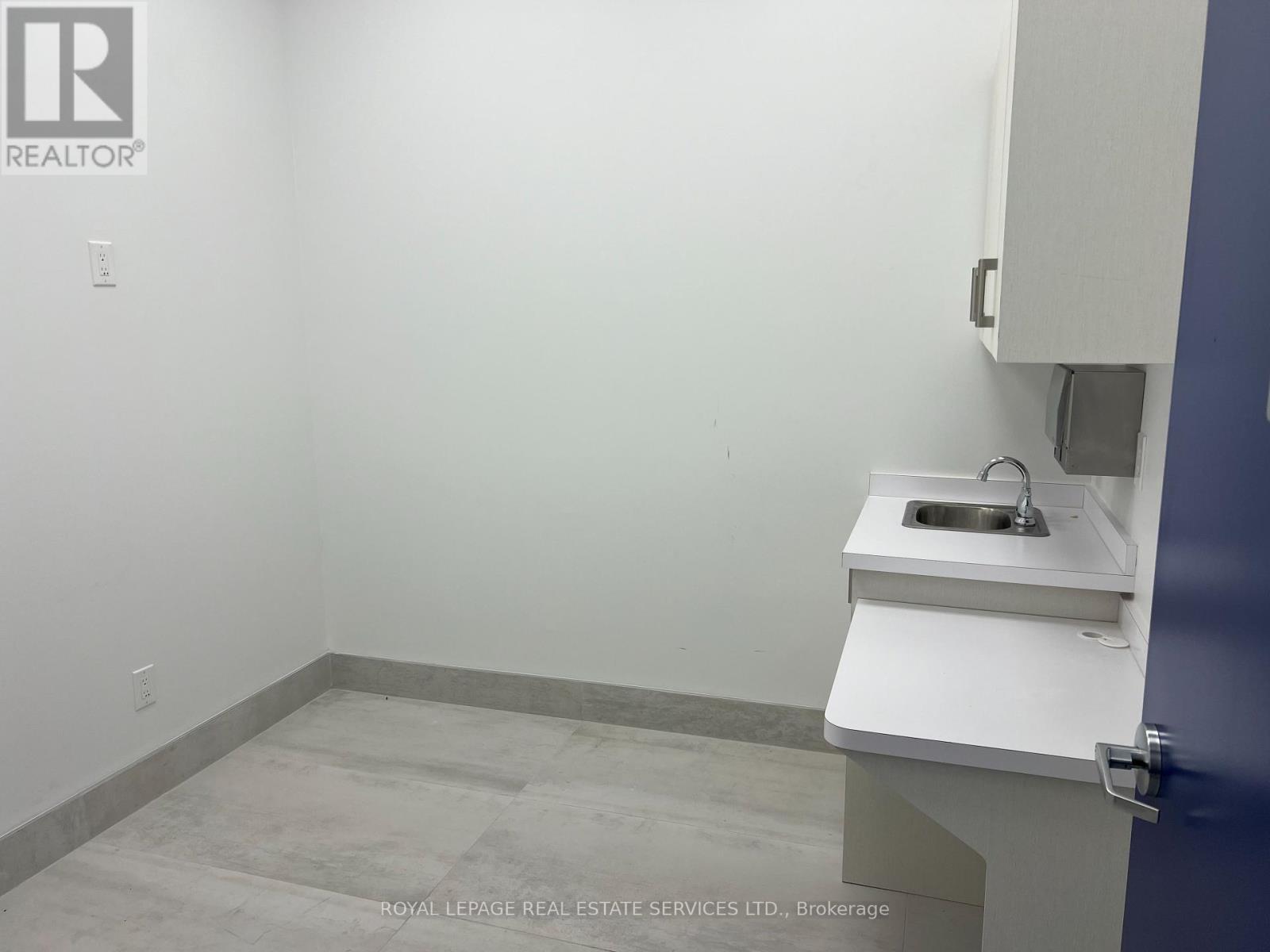 












117 - 1441 ELGIN STREET

,
Burlington,




Ontario
L7S1E6


