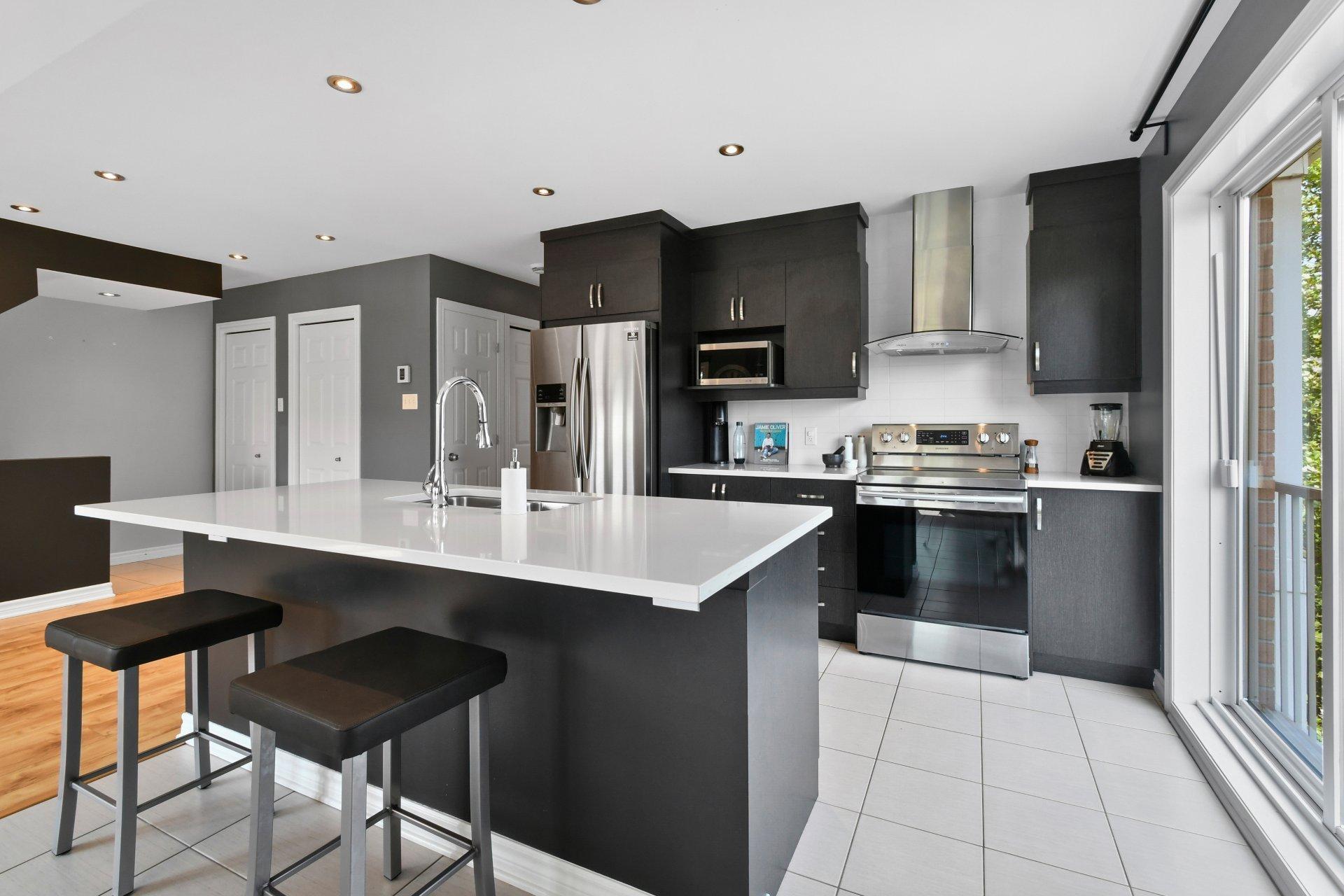 









3304


Boul. Gareau

,
Longueuil (Saint-Hubert),




QC
J3Y0J5

