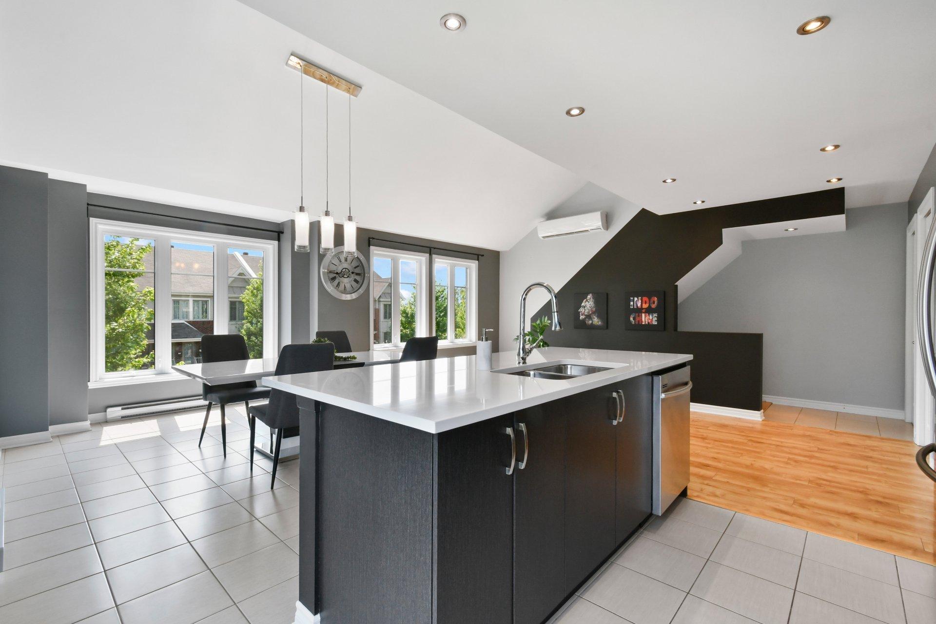 









3304


Boul. Gareau

,
Longueuil (Saint-Hubert),




QC
J3Y0J5

