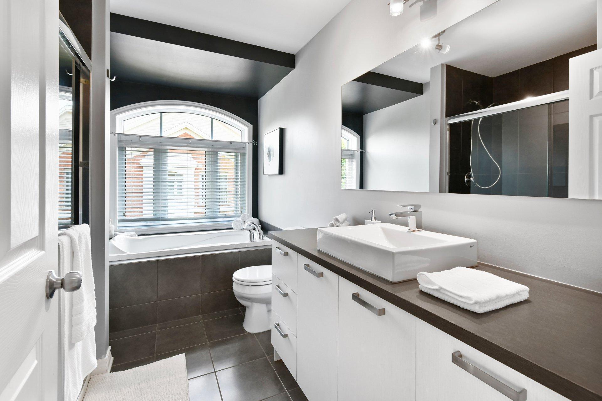 









3304


Boul. Gareau

,
Longueuil (Saint-Hubert),




QC
J3Y0J5

