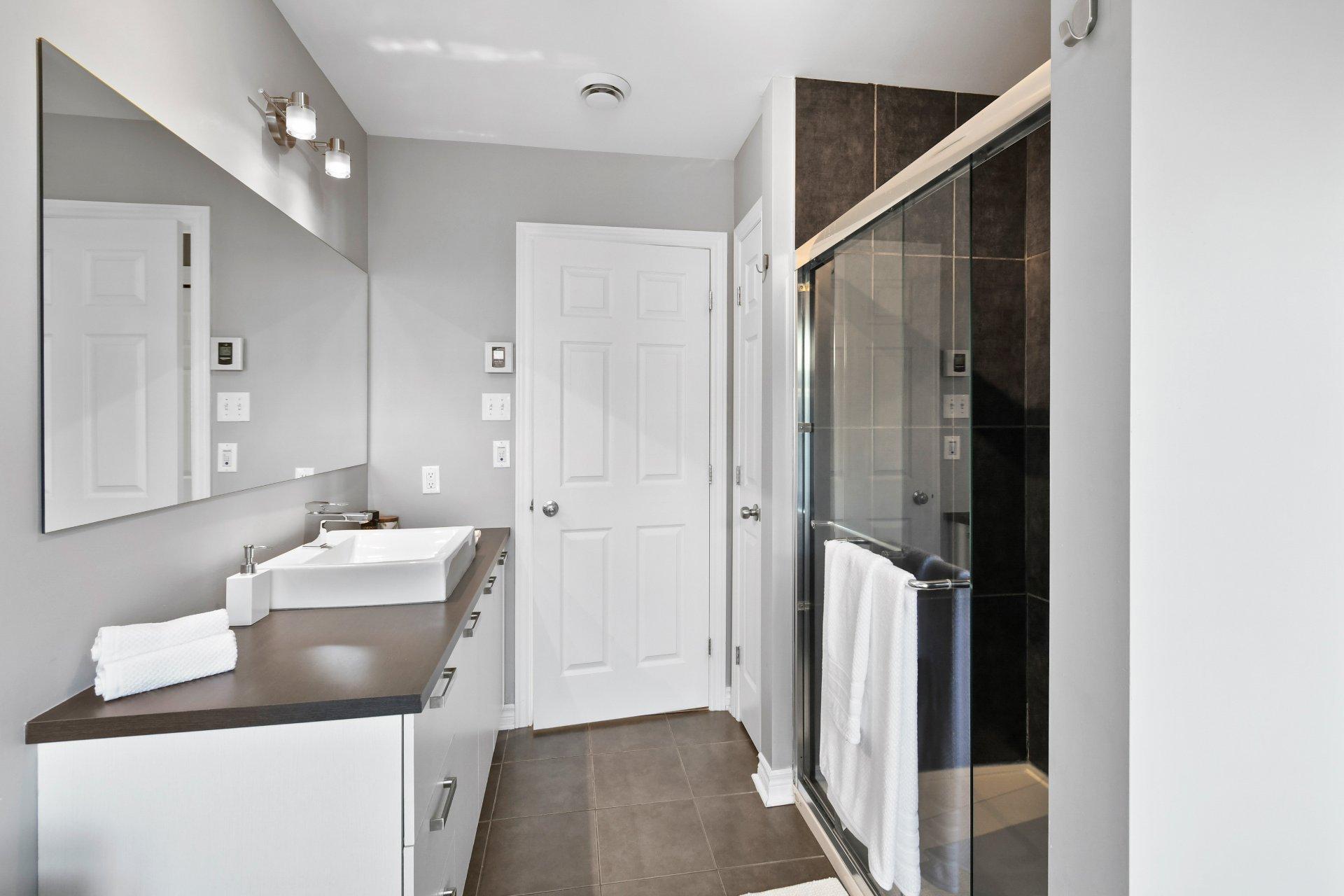 









3304


Boul. Gareau

,
Longueuil (Saint-Hubert),




QC
J3Y0J5

