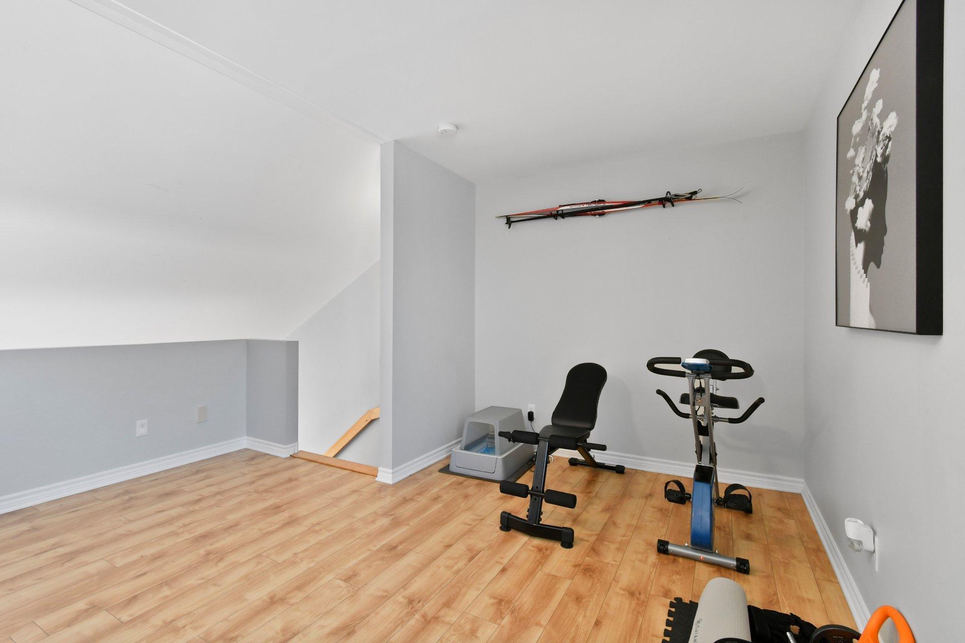 









3304


Boul. Gareau

,
Longueuil (Saint-Hubert),




QC
J3Y0J5

