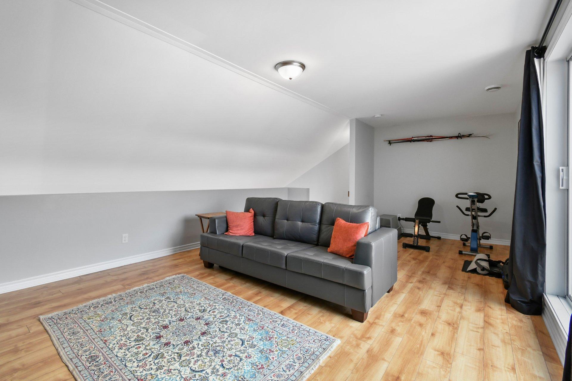 









3304


Boul. Gareau

,
Longueuil (Saint-Hubert),




QC
J3Y0J5

