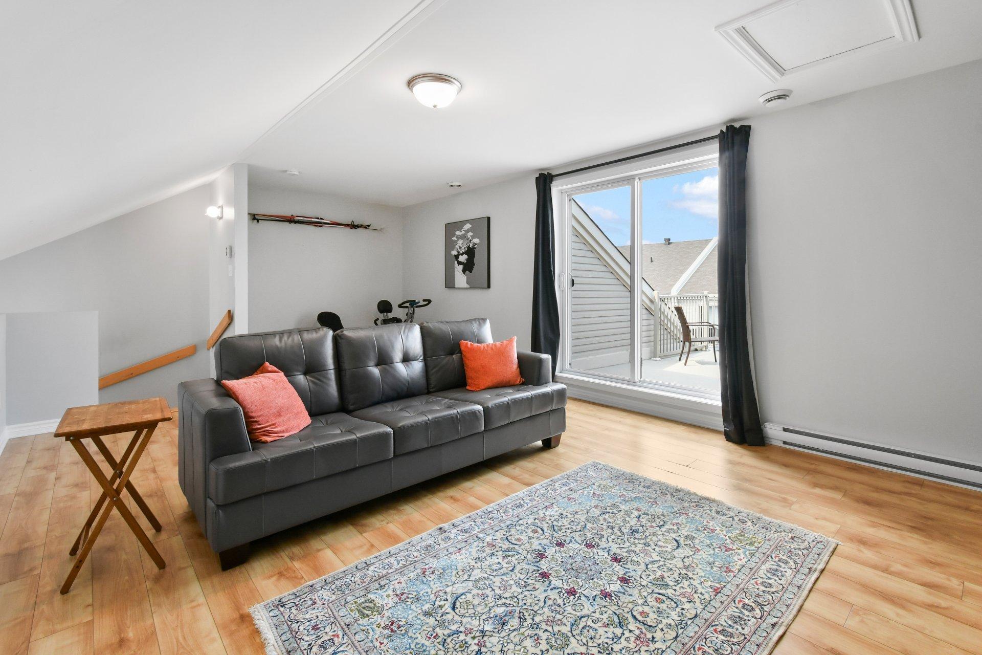 









3304


Boul. Gareau

,
Longueuil (Saint-Hubert),




QC
J3Y0J5

