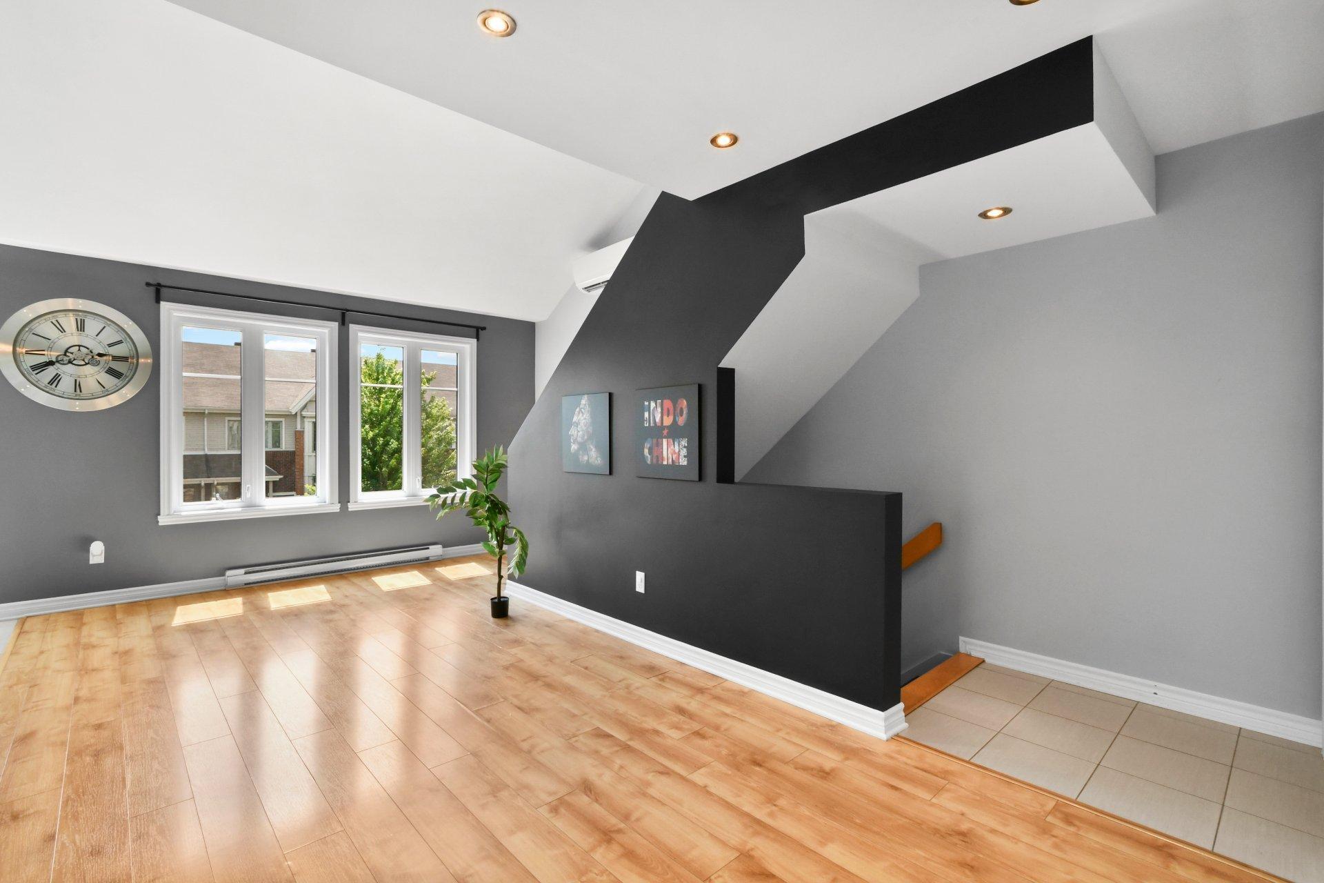









3304


Boul. Gareau

,
Longueuil (Saint-Hubert),




QC
J3Y0J5

