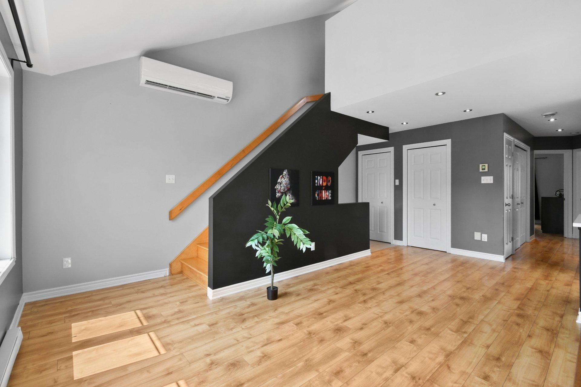 









3304


Boul. Gareau

,
Longueuil (Saint-Hubert),




QC
J3Y0J5

