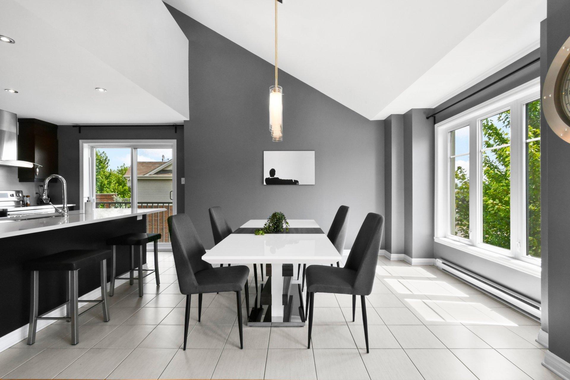 









3304


Boul. Gareau

,
Longueuil (Saint-Hubert),




QC
J3Y0J5


