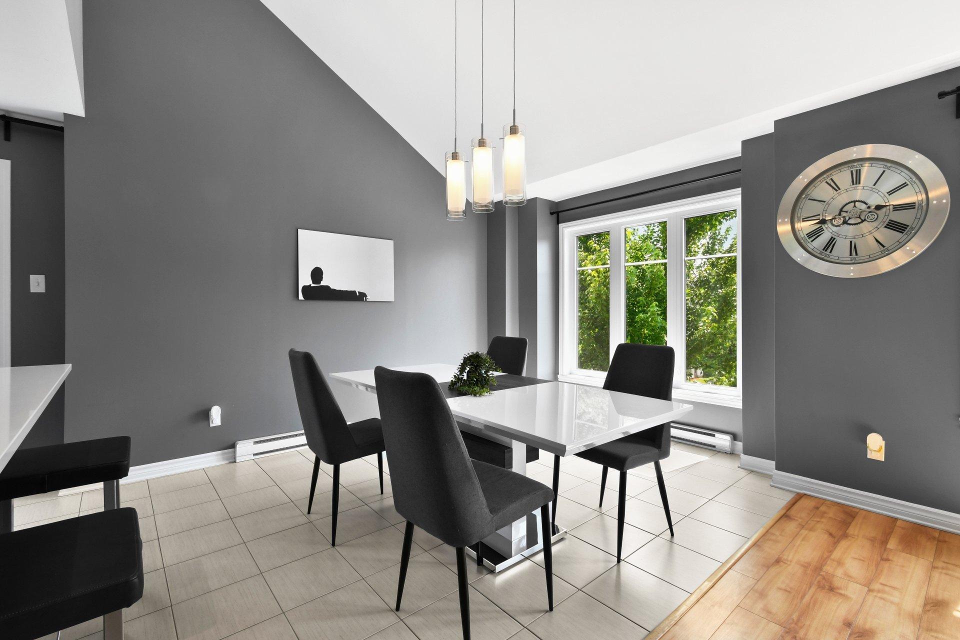 









3304


Boul. Gareau

,
Longueuil (Saint-Hubert),




QC
J3Y0J5

